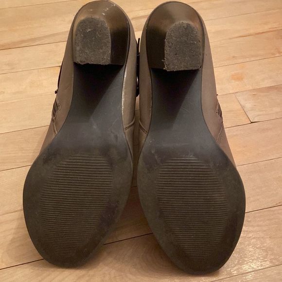 APT. 9 Fulton Taupe Buckled Ankle Boots - Picture 10 of 11